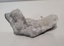 Apofyliet en chalcedoon 151 gram ( 11 x 5,5 x 4cm)